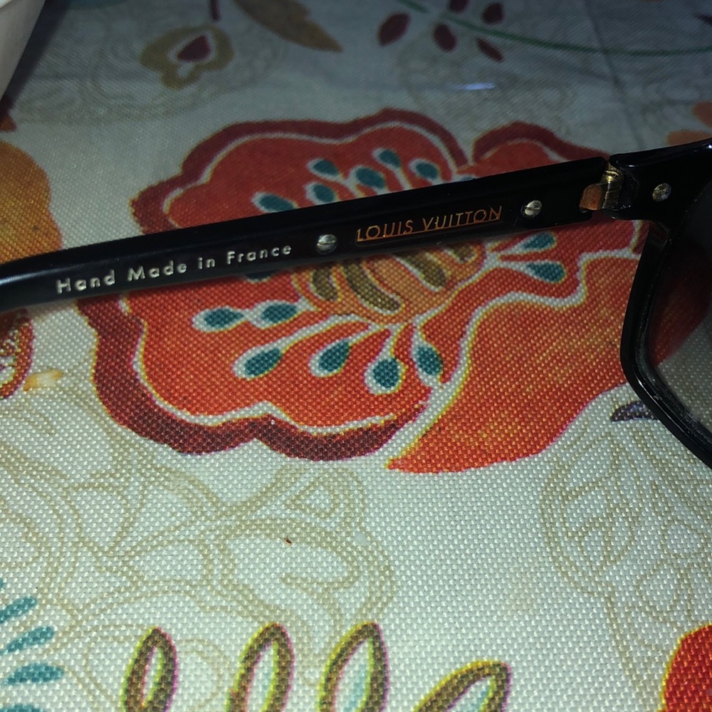 Louis Vuitton Sunglasses. - Picture 3 of 5